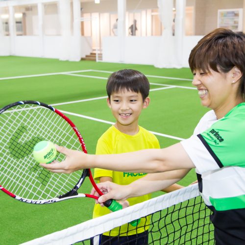 女性や子どもにやさしいテニススクールです。 初心者の方でも安心して楽しめるよう私たちが皆さんのニーズにお応えします！！